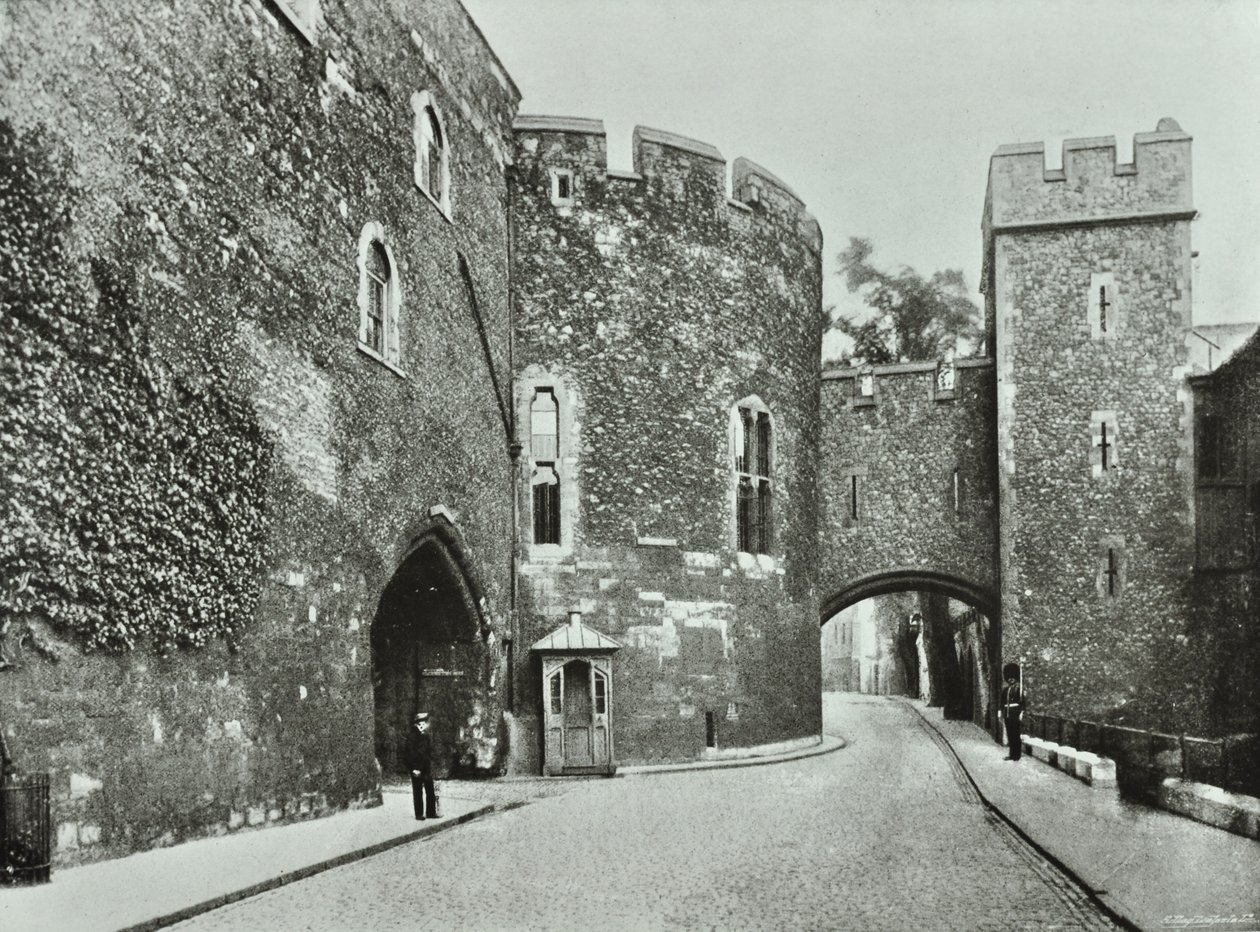 Tower of London, Tower Hill: The Bloody Tower, 1890 von English Photographer