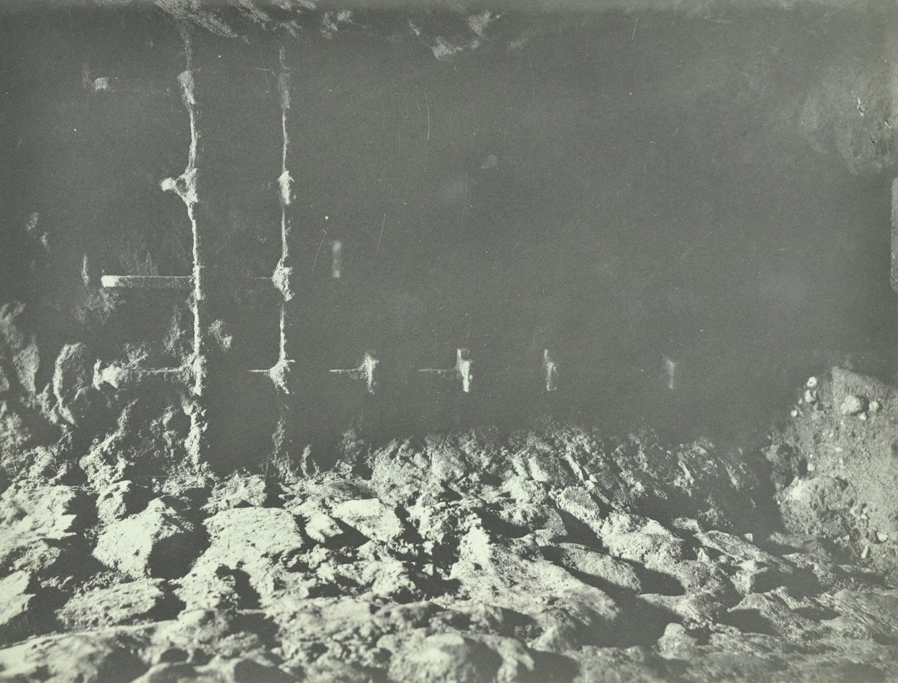 Tower of London, Tower Hill: unterirdische Gänge, 1899 von English Photographer