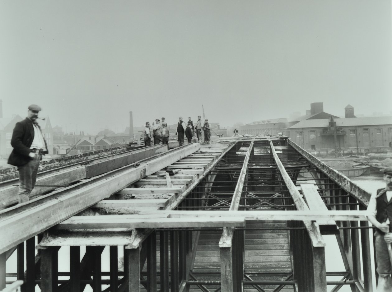 Vauxhall Bridge: Abriss, 1898 von English Photographer