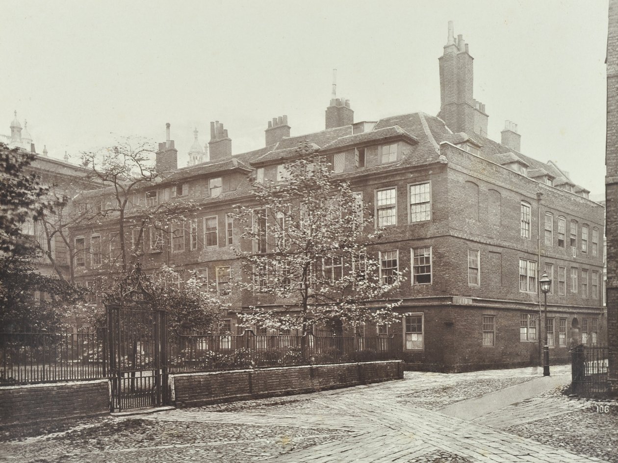 Ansicht von Clifford Inn, City of London, 1885 von English Photographer