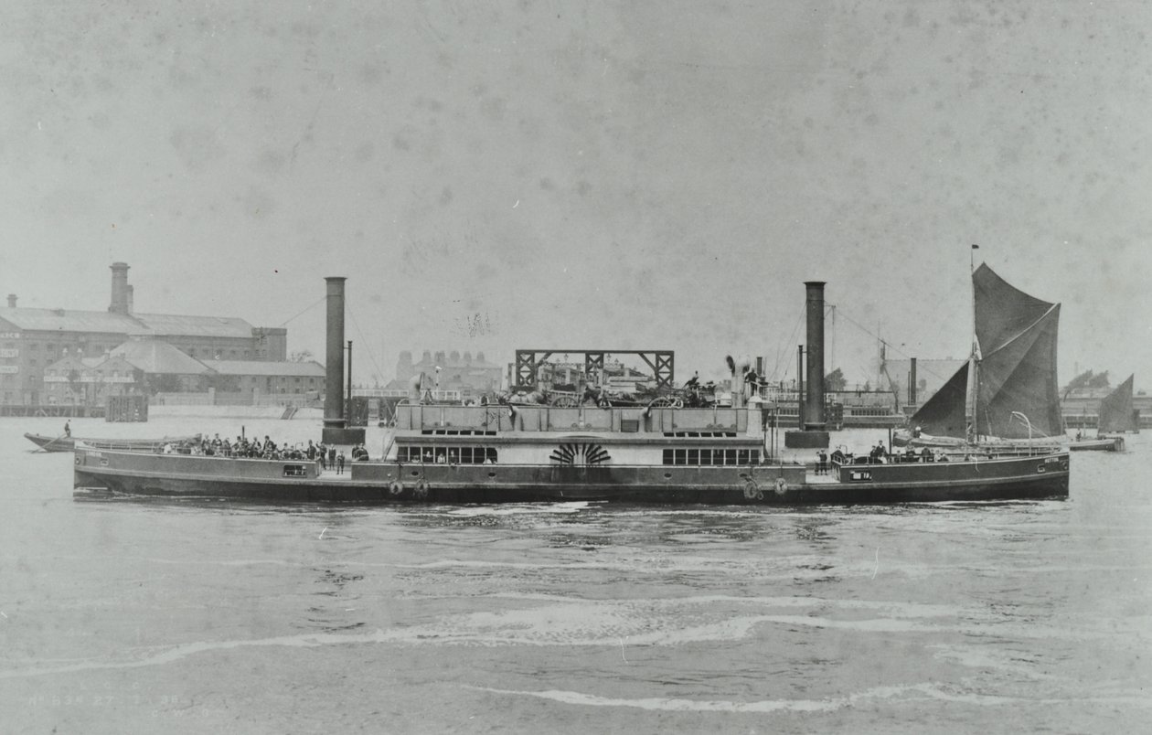 Woolwich Ferry: Fähre auf dem Fluss, 1896 von English Photographer