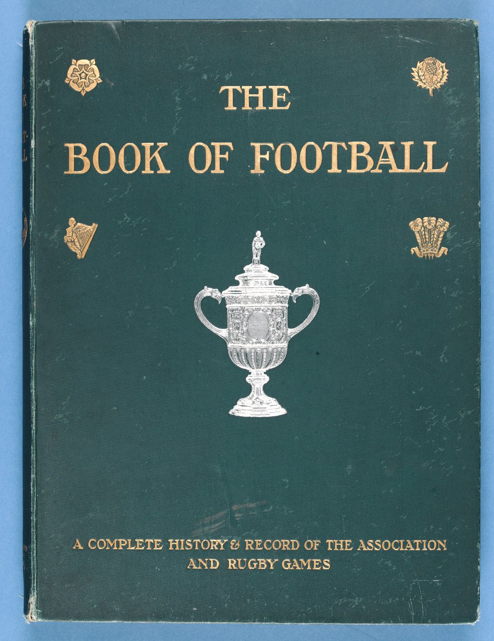 Titelseite von Das Buch des Fußballs. Eine vollständige Geschichte und Aufzeichnung der Verbands- und Rugbyspiele 1905 von English School
