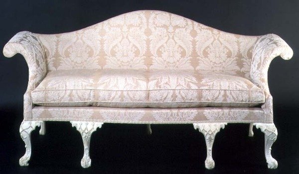 George III gepolstertes und bemaltes Sofa, spätes 18. Jahrhundert von English School