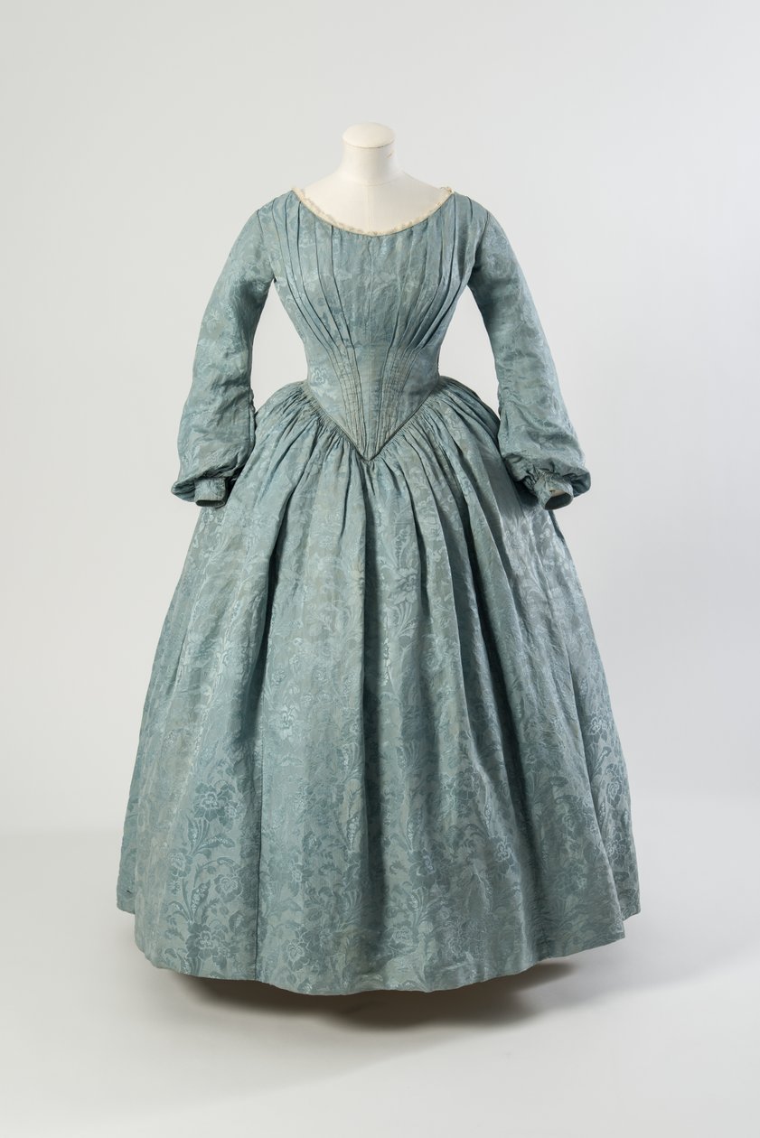 Hellblaues Seidenkleid mit Blumenmuster, geformtem spitzem Mieder und langen Ärmeln von English School