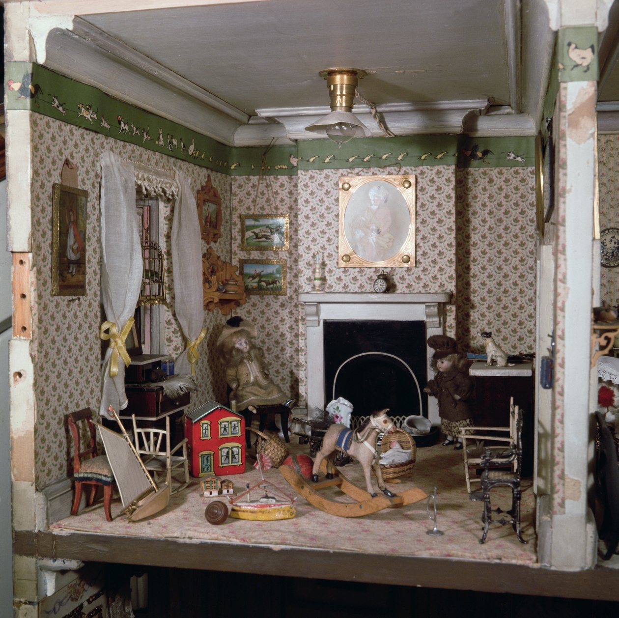 Kinderzimmer mit Spielzeug aus Miss Miles House, 1890 von English School