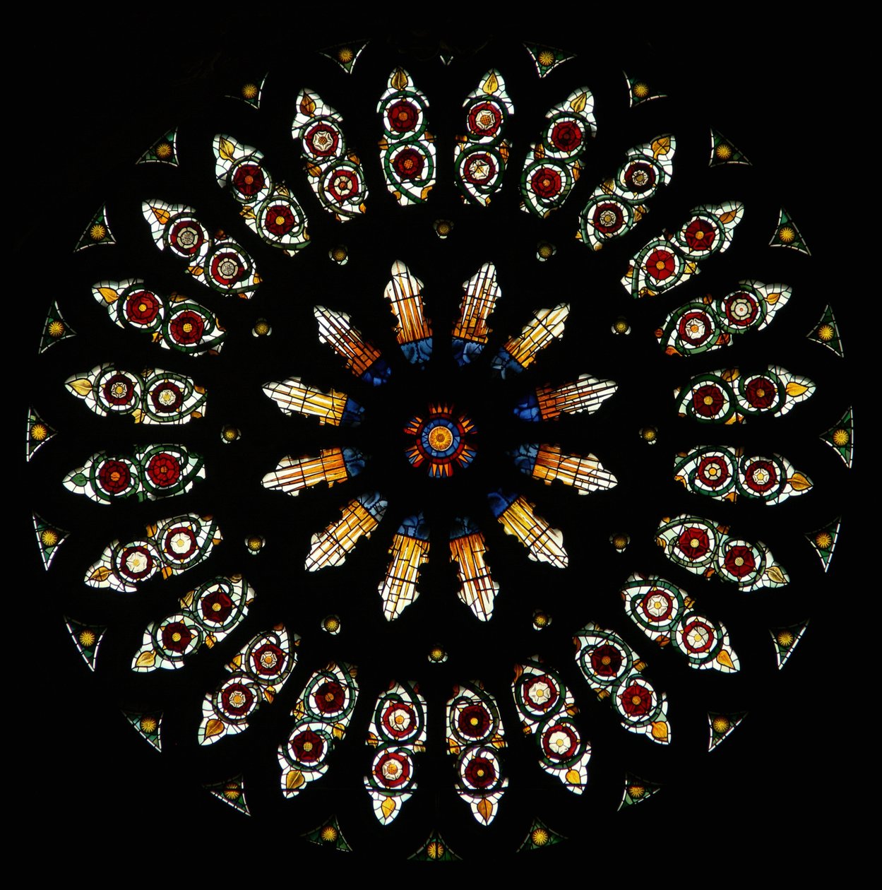 Rosettenfenster, das die Vereinigung der Häuser Lancaster und York symbolisiert von English School