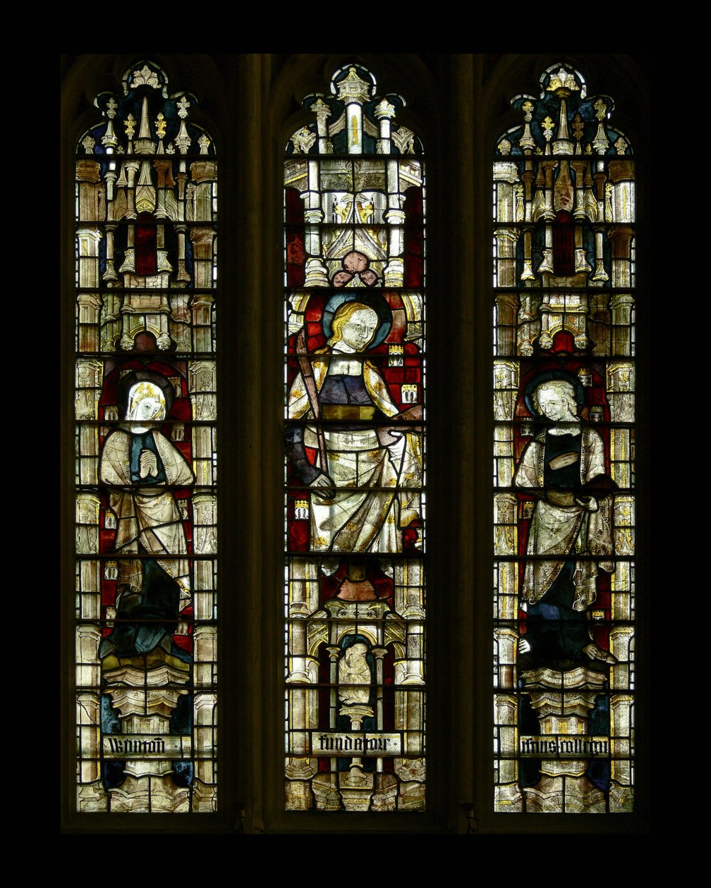 St. Maria und St. Johannes mit einer zusammengesetzten weiblichen Heiligen in der Mitte, späte 14. Jahrhundert von English School