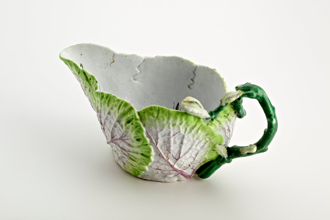 Staffordshire Saucenboot aus geformten Blättern und Zweiggriff, ca. 1749-60 von English School