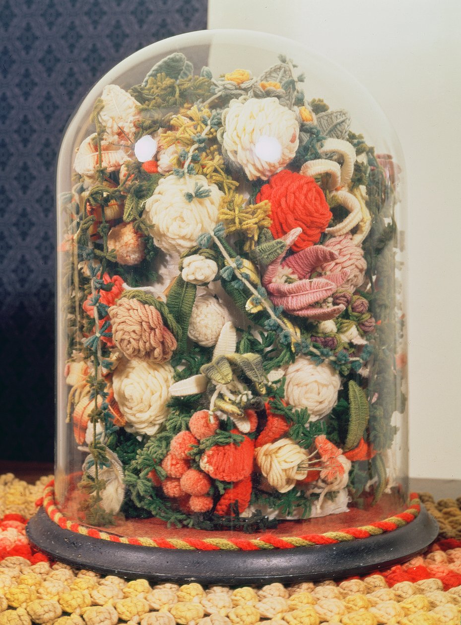 Viktorianische Wollblumen in einem Glaskasten von English School