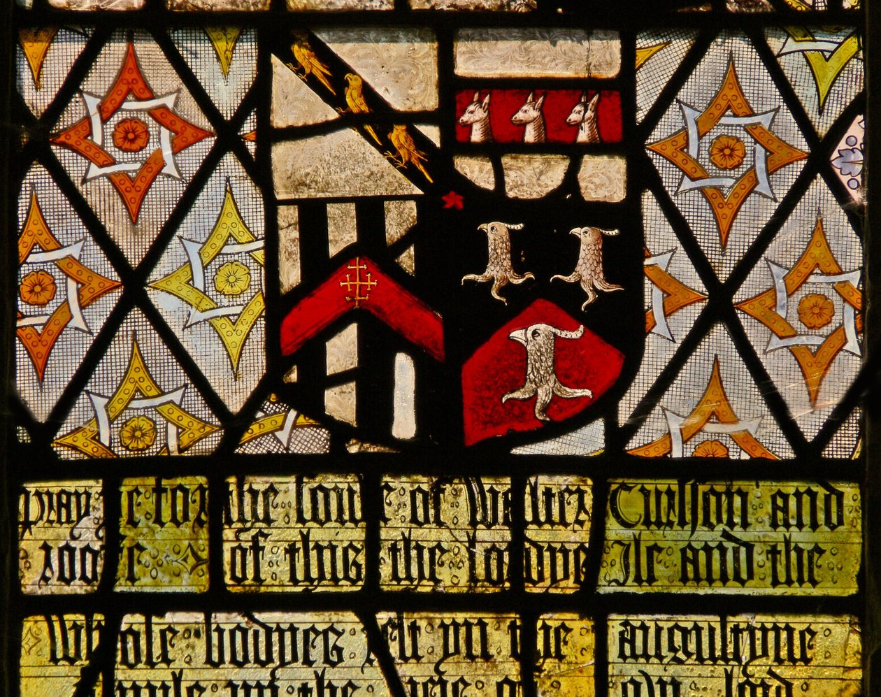 Fenster S4 mit den Wappen von Walter Curson und Isobel Saunders von English School