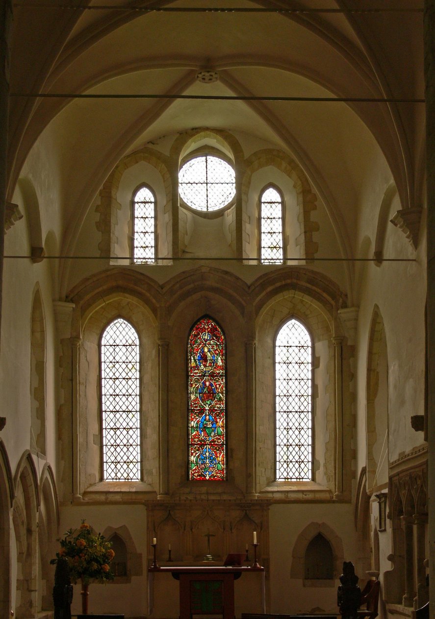 Fenster mit Blick auf das Ostende des Chors mit dem Jessebaum-Fenster von English School