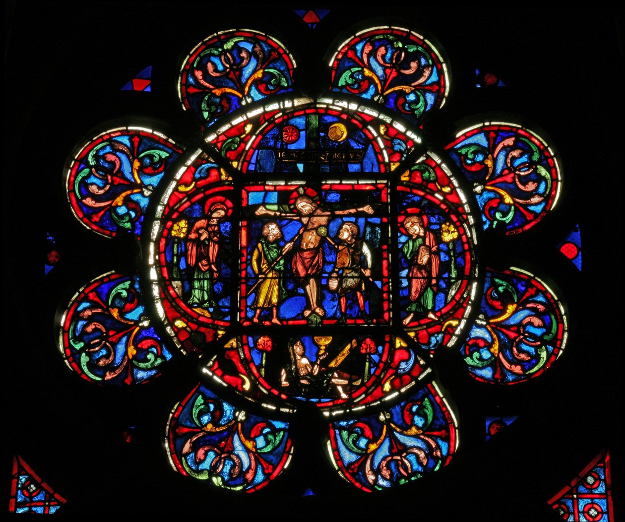 Fenster w0 mit der Kreuzigung mit Maria und Johannes und Soldaten mit einem Speer und dem Essigschwamm von English School