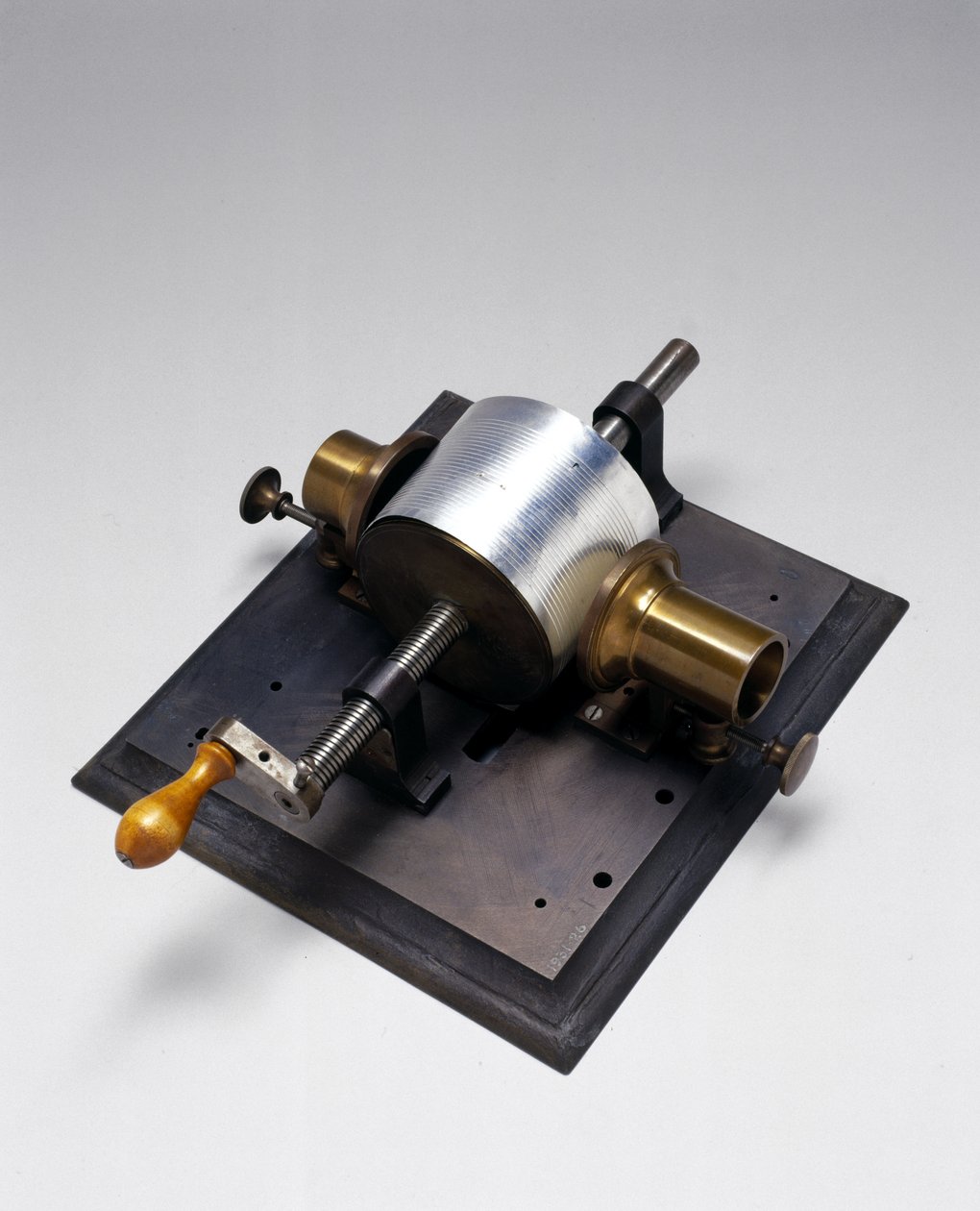 Replik des ersten Phonographen, erfunden von Thomas Alva Edison, 1877 von English School English School