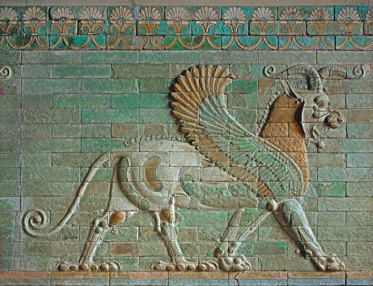 Geflügelter Löwe mit Widderkopf und Greifenhinterbeinen von Erich Lessing