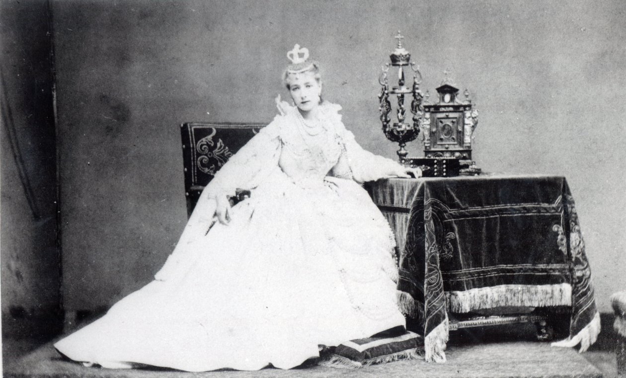 Sarah Bernhardt (1844-1923) in der Rolle der Marie de Neubourg in 