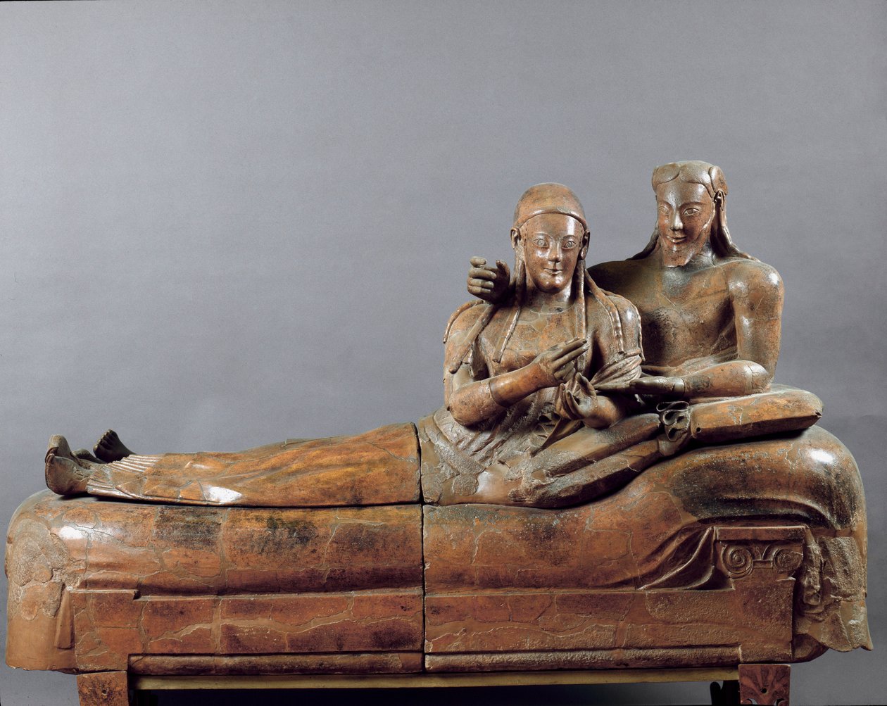 Die Bräute, geschnitzte Gruppe (Terrakotta-Sarkophag aus Cerveteri, 6. Jahrhundert v. Chr.) von Etruscan