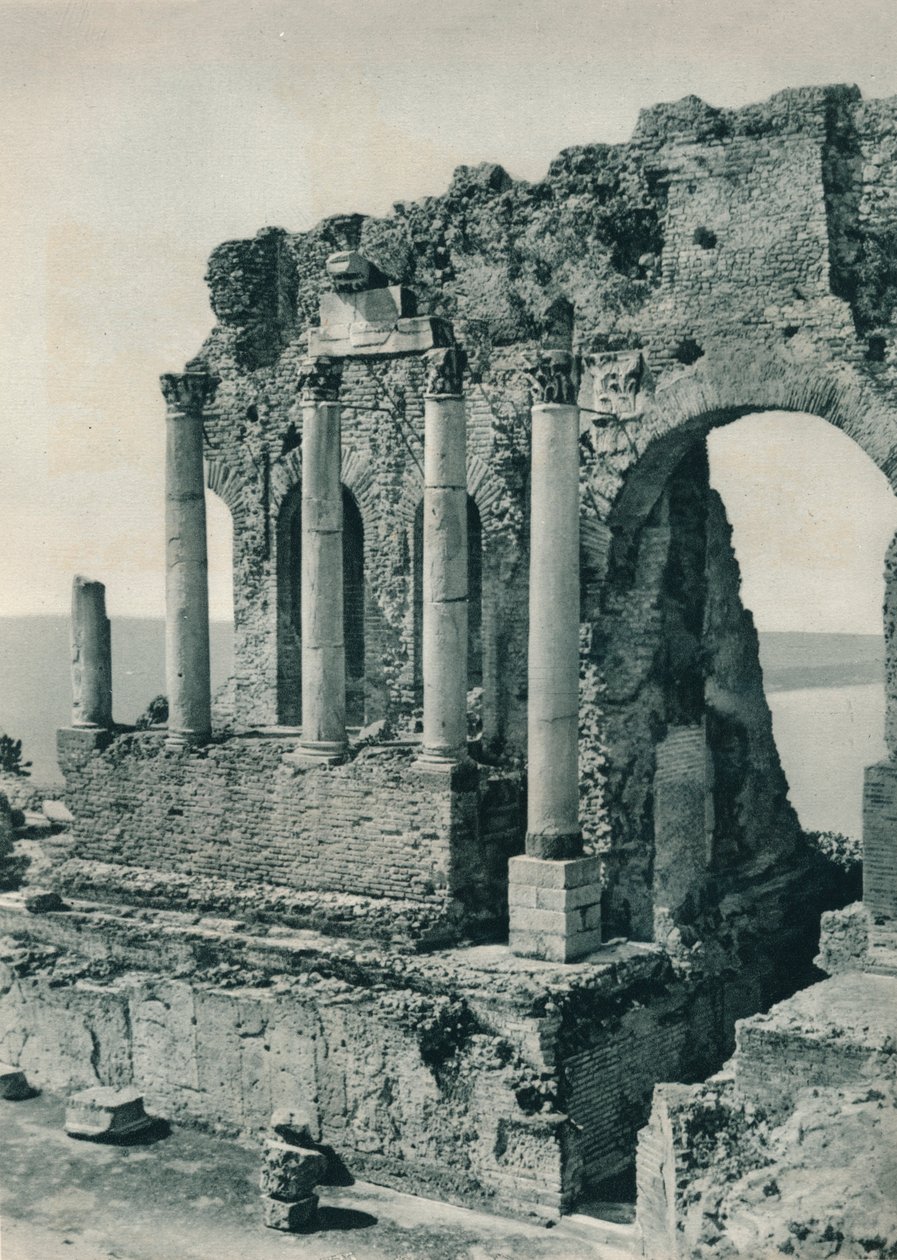 Teil des griechischen Theaters, Taormina, Sizilien, 1927 von Eugen Poppel