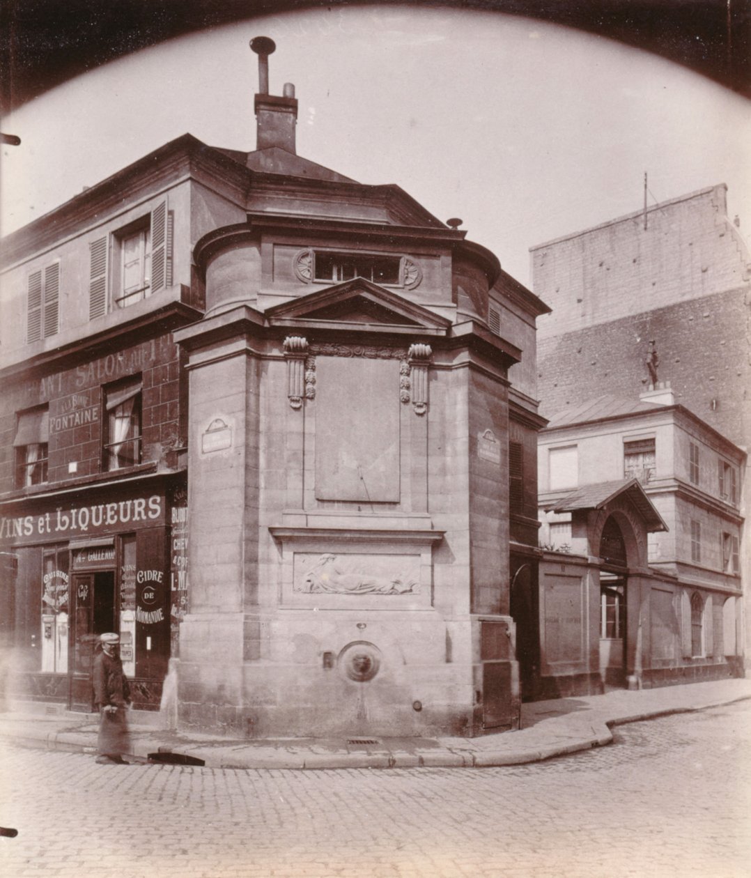 Fontaine des Haudriettes, Ecke der Rue des Archives und der Rue des Haudriettes, 3. Arrondissement, Paris (s/w Foto) von Eugène Atget