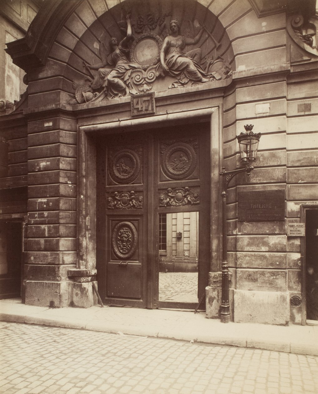 Hôtel des Ambassadeurs de Hollande, 47 rue Vieille-du-Temple, 1900 (Foto) von Eugène Atget