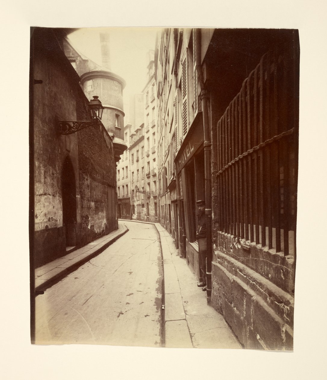 Straße des Hôtel de Ville von Eugène Atget