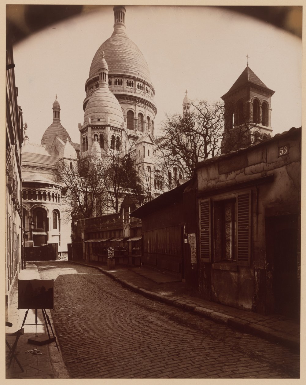 Rue du Chevalier de la Barre von Eugène Atget