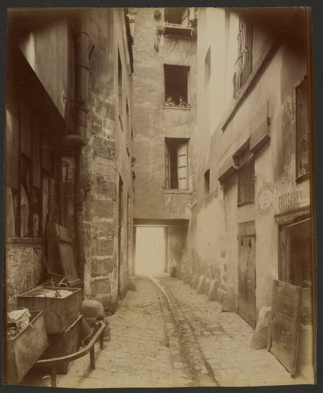 Alter Hof, Rue Quincampoix 22 (4°) von Eugène Atget
