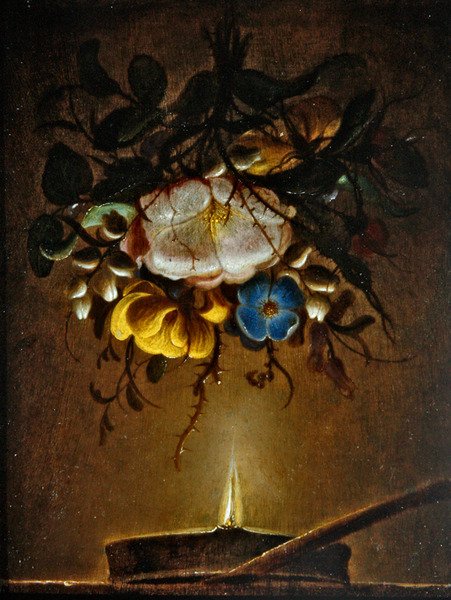 Ein Stillleben mit einem Blumenstrauß, der in der Nähe einer Kerze hängt von Evert van Aelst