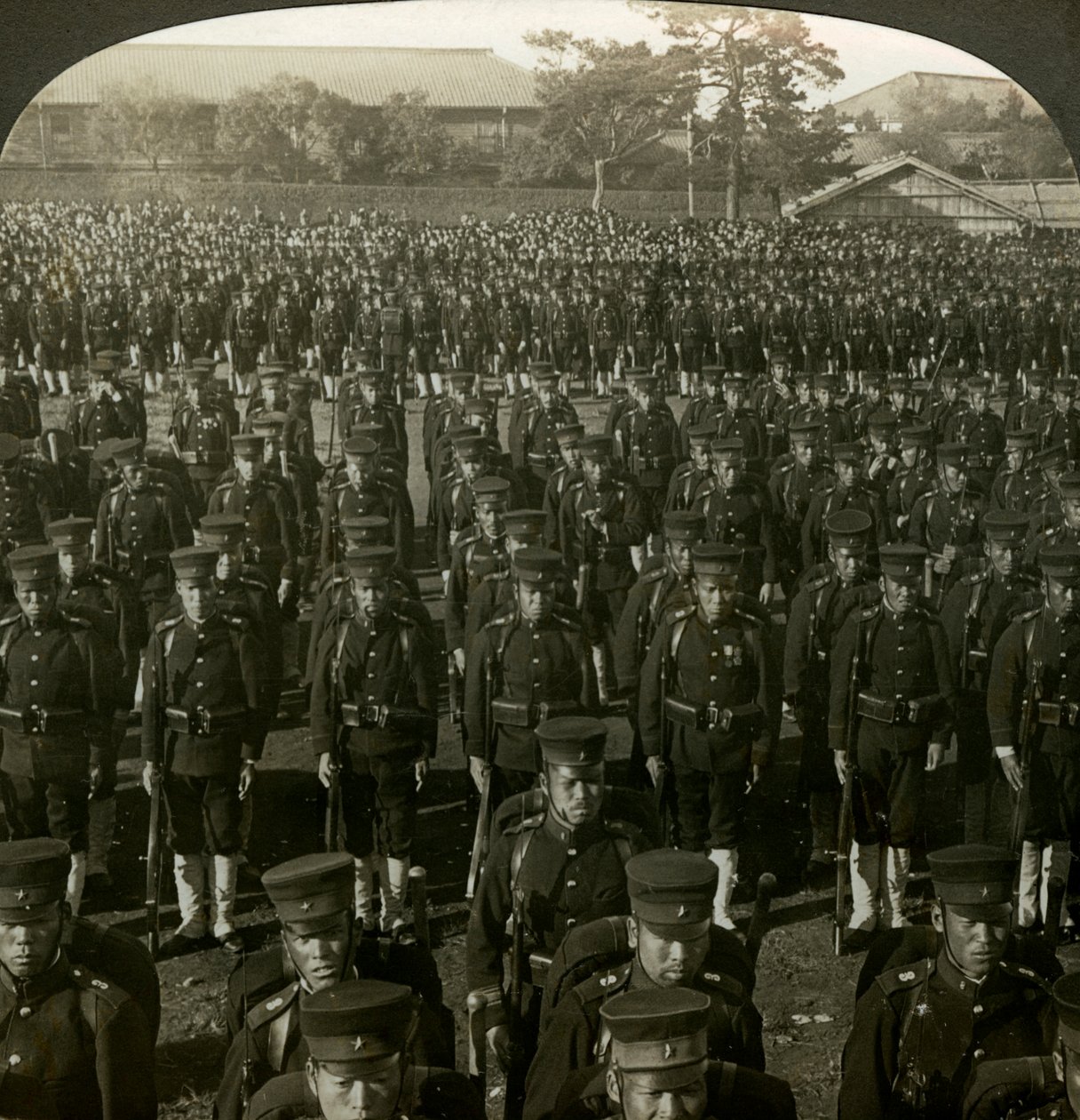 Japanische Infanterie bei der Geburtstagsparade des Kaisers, Tokio, Japan von Excelsior Stereoscopic Tours