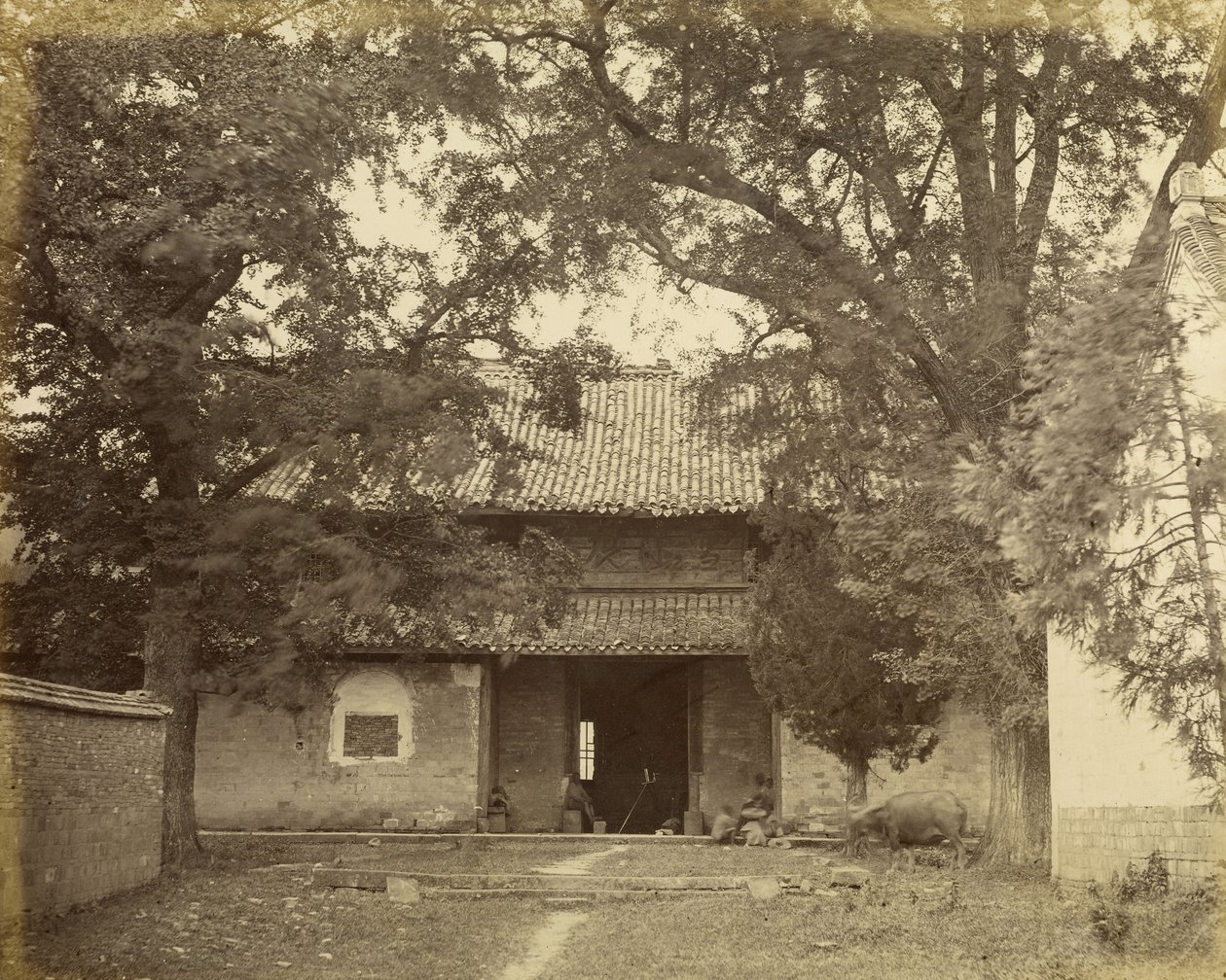 Gebäude und Kamera, China von Felice Beato