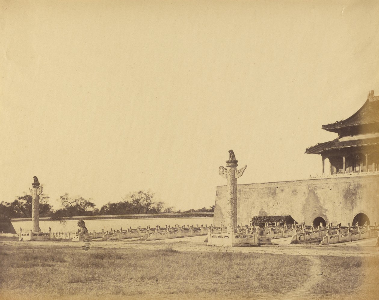 Eingang zum Winterpalast, Peking, Oktober 1860 von Felice Beato