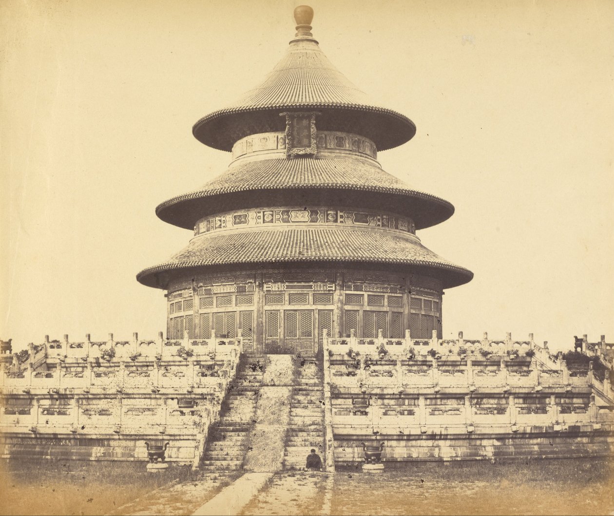 Heiliger Himmelstempel, wo der Kaiser einmal im Jahr in der chinesischen Stadt Peking opfert, Oktober von Felice Beato