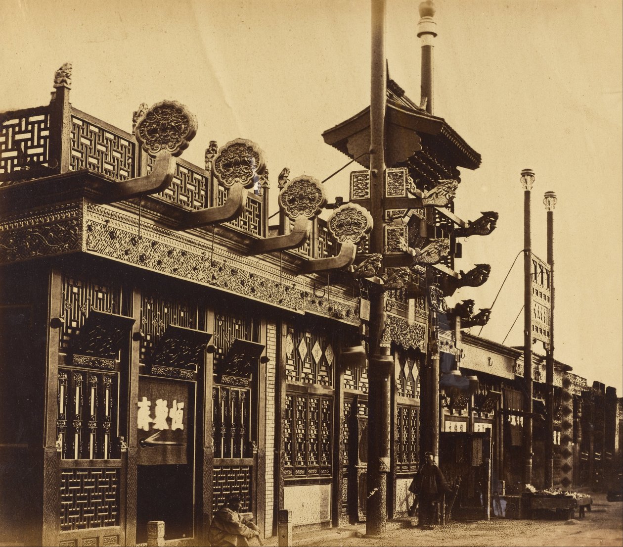Geschäfte und Straße, chinesische Stadt Peking, Oktober 1860 von Felice Beato