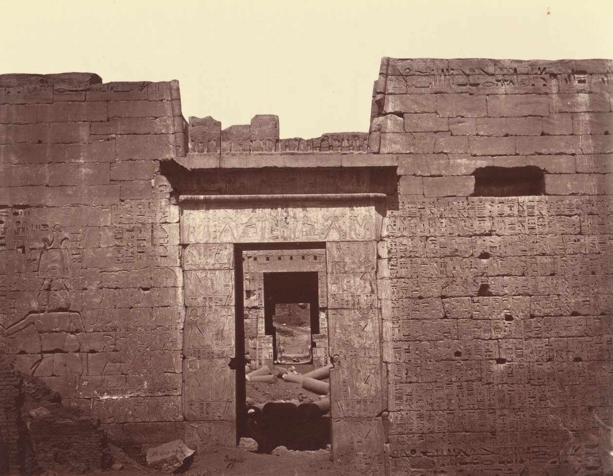 2. Tür des Großen Tempels von Medinet-Abou. Theben von Félix Bonfils
