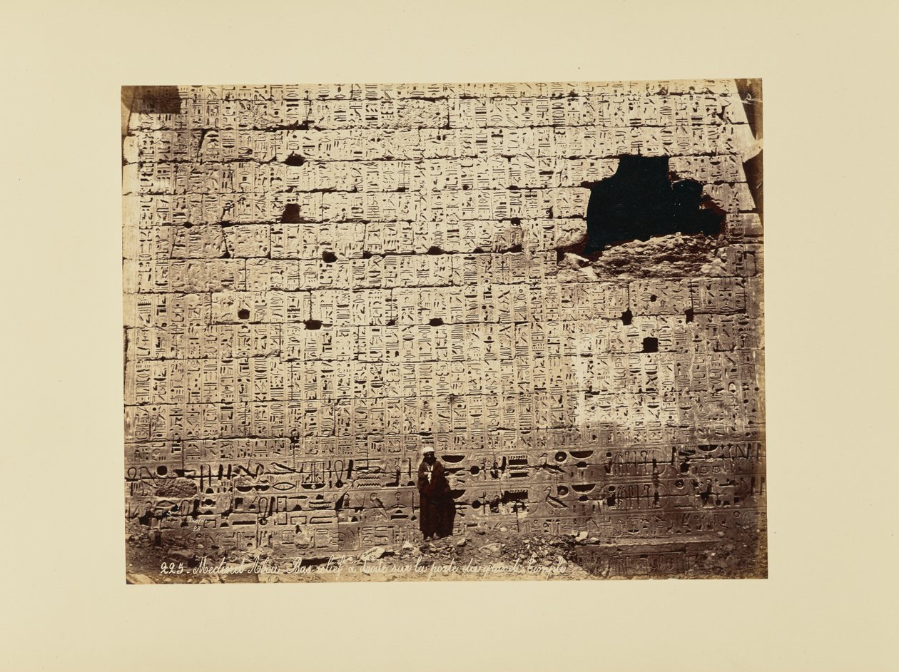 Medinet-Abou - Basrelief rechts an der Tür des großen Tempels von Félix Bonfils
