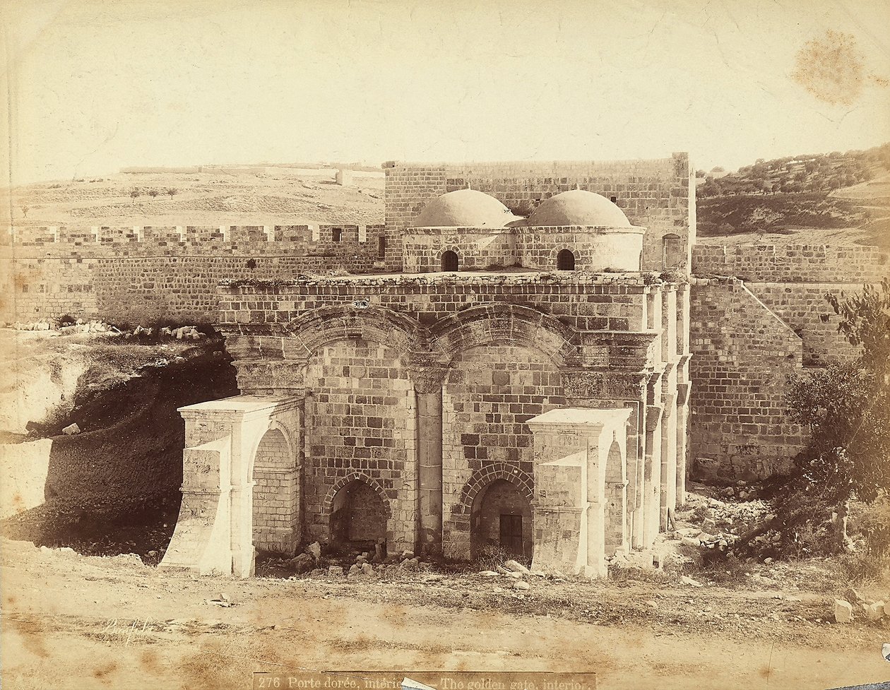 Ansicht des Inneren des Goldenen Tores in Jerusalem von Félix Bonfils