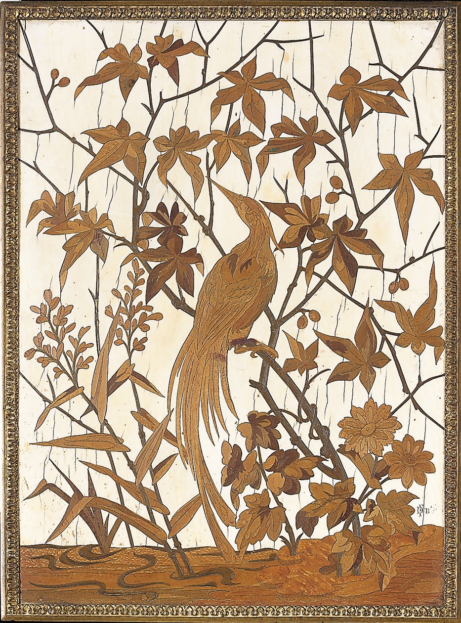 Intarsienplatte mit einem exotischen Vogel inmitten von Laub im Sumpfland, Maison Grioux von Ferdinand Duvinage