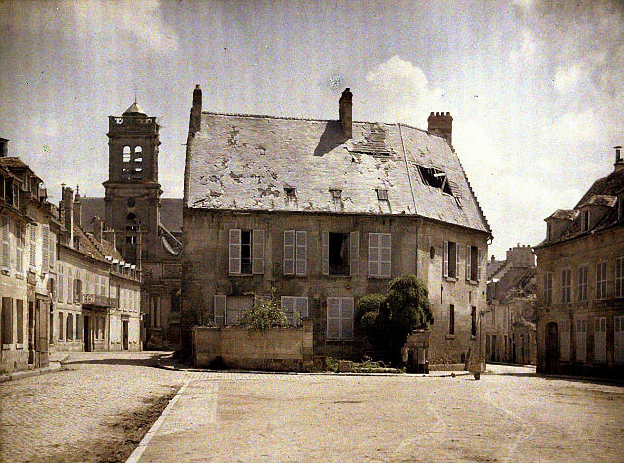 Haus mit beschädigtem Dach, Soissons, Aisne, 1917 von Fernand Cuville
