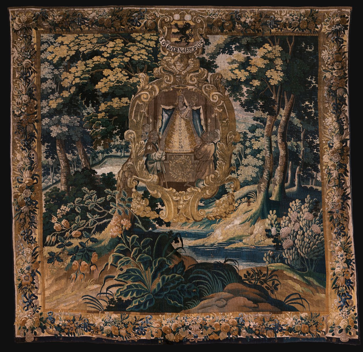 Flämische Tapisserie. Landschaft mit der schwarzen Madonna. Atelier von Oudenaarde. 1665. von Flemish School