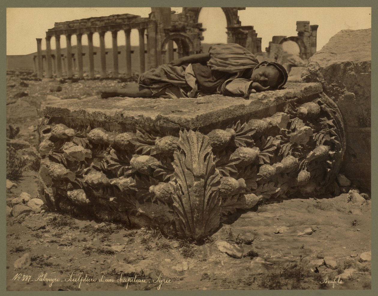 Ansicht der großen Kolonnade, Palmyra, ca. 1875 (Albumindruck) von Félix Bonfils