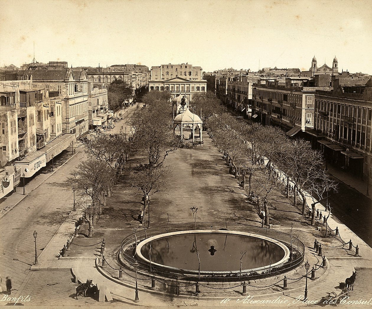Alexandria, Ägypten: Platz der Konsuln, mit einem großen runden Brunnen von Félix Bonfils