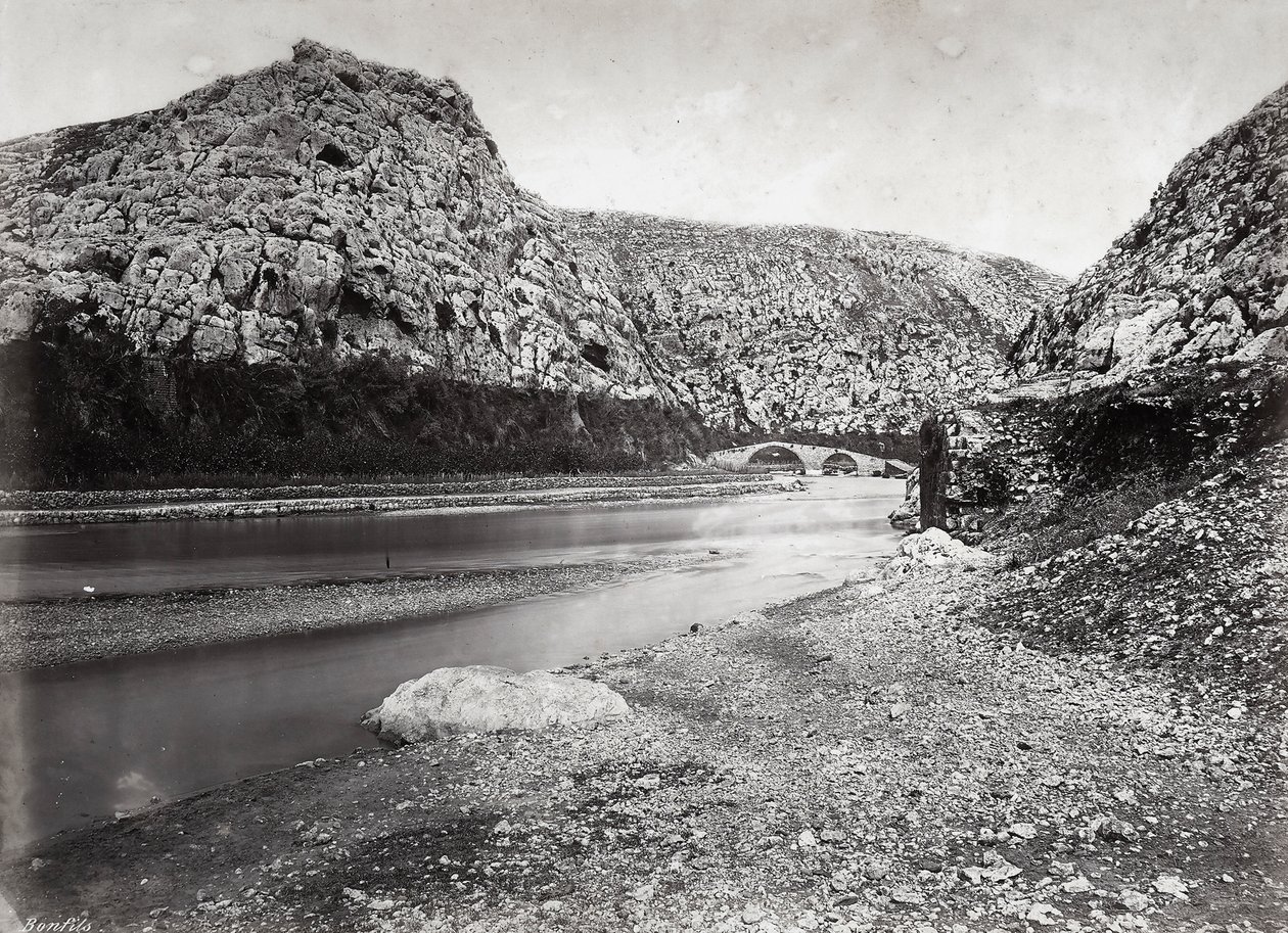 Nahr el-Kalb (der Fluss des Hundes) in den Bergen des Libanon, nahe Beirut, in Palästina von Félix Bonfils