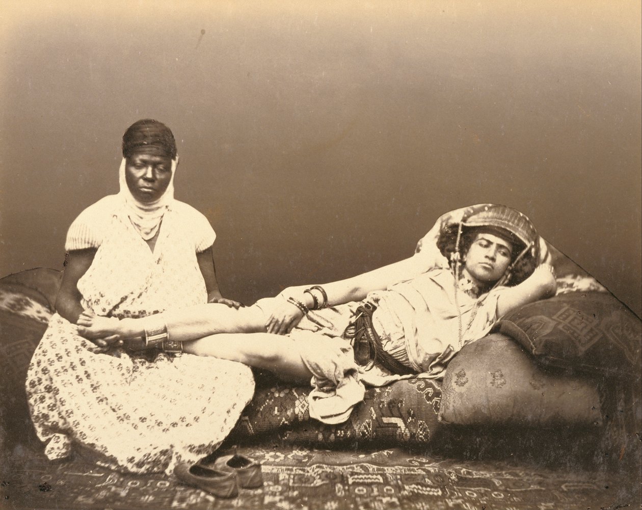 Eine maurische Frau mit ihrer Magd von Félix Jacques Moulin