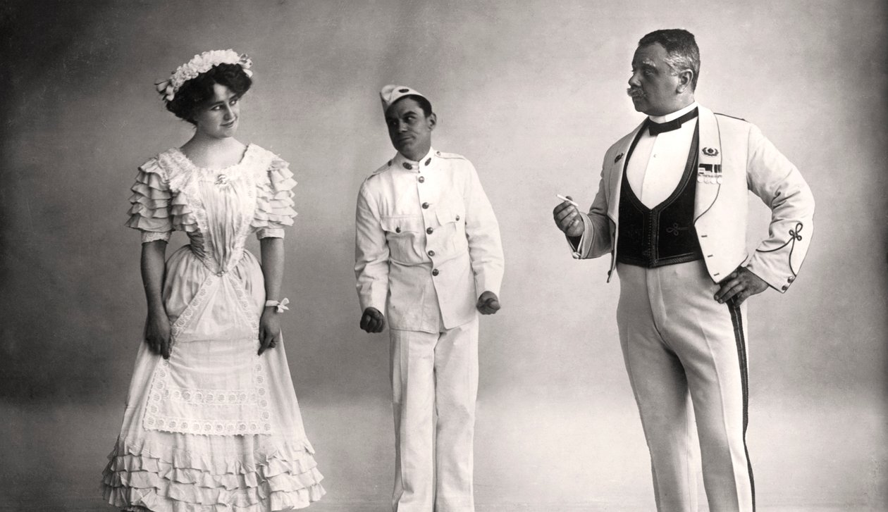 Florence Jameson, Reginald Switz und Alfred Clarke in einer Szene aus The Blue Moon, 20. Jahrhundert von Foulsham and Banfield