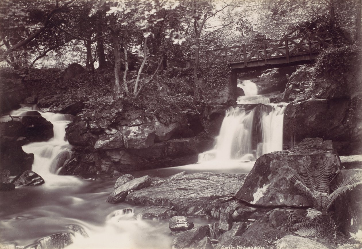 Glen Lun. Die rustikale Brücke von Francis Bedford
