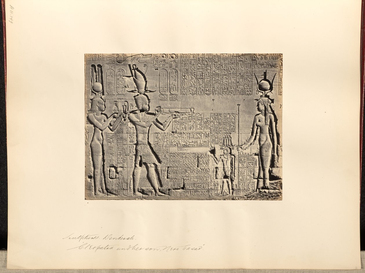 Skulpturen, Denderah, "Kleopatra und ihr Sohn, Nero Casar" von Francis Frith