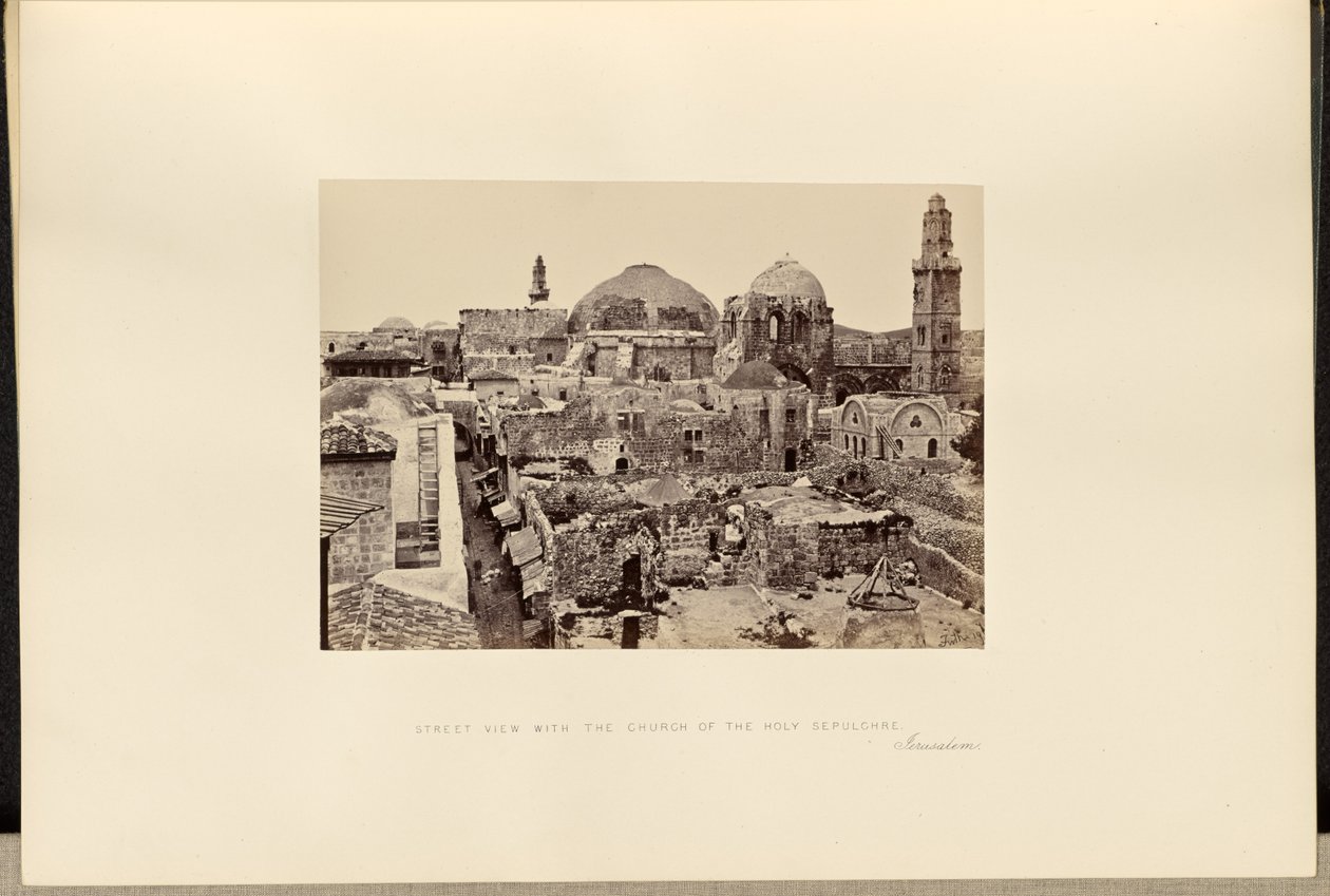 Straßenansicht mit der Grabeskirche, Jerusalem von Francis Frith