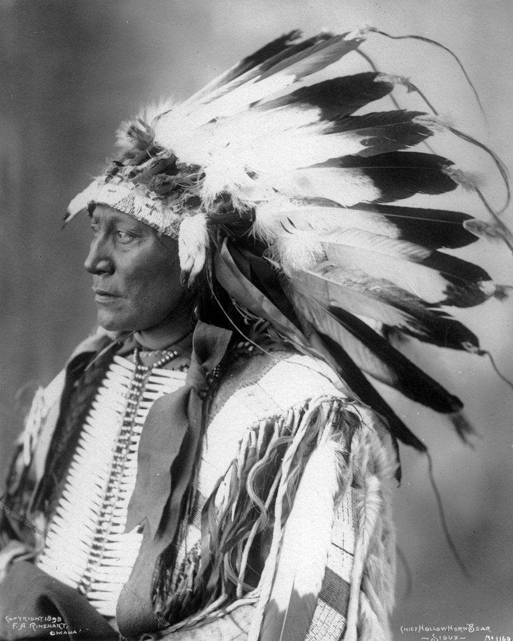 Häuptling Hollow Horn Bear, Sioux, 1898 von Frank Albert Rinehart