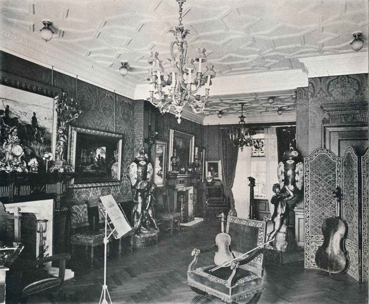 Das Musikzimmer, Captain Harveys Haus, Hampstead, ca. 1903 von Frank William Brookman