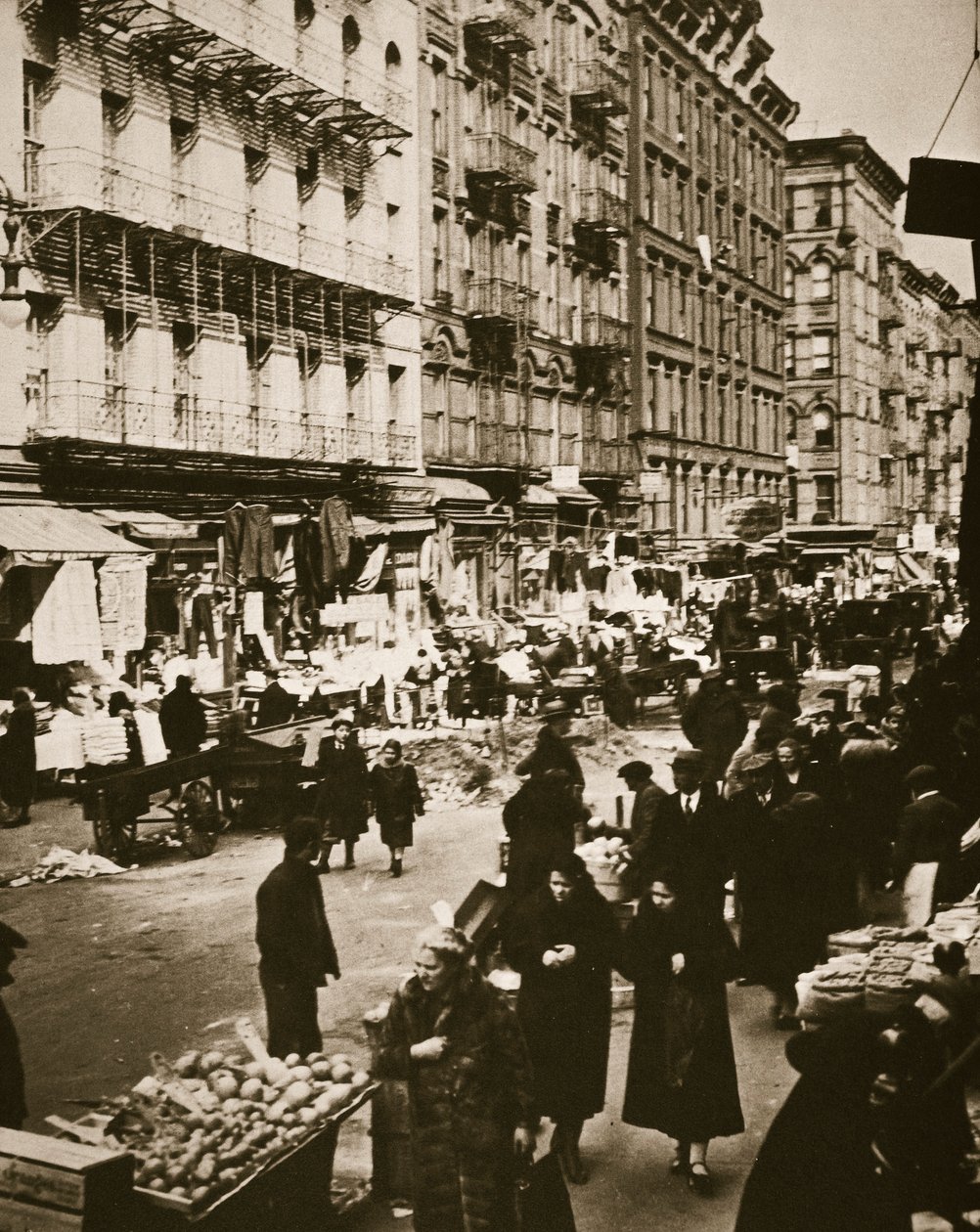 Straßenmarkt in der Orchard Street, Lower East Side, New York, USA, frühe 1930er von Frederick Bradley