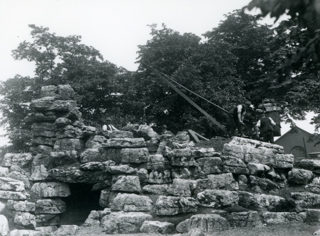 Bau des Eland-Antilopen-Geheges im Londoner Zoo, Juni 1924 von Frederick William Bond